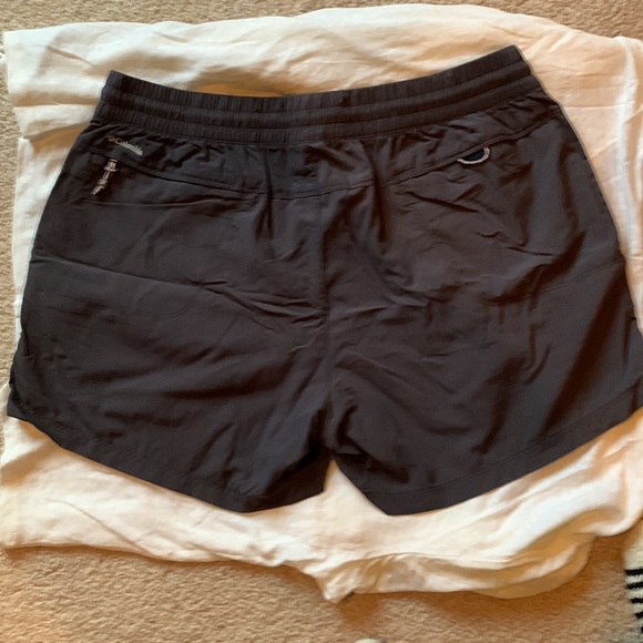 Columbia waterproof shorts with pockets size XL dark gray - Picture 3 of 3